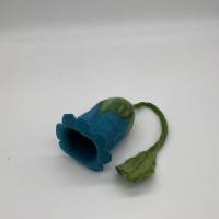 Schlüsseltasche blau - Blume aus Filz, handgearbeitete Schlüsselblume für Blumenfreunde, Filzblüte für Gartenliebhaber Bild 5