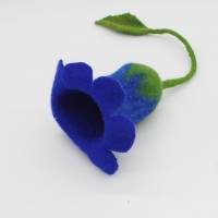 Schlüsseltasche blau - Blume aus Filz, handgearbeitete Schlüsselblume für Blumenfreunde, Filzblüte für Gartenliebhaber Bild 6