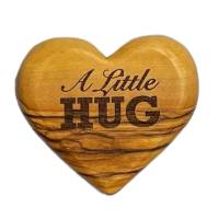Handschmeichler Herz A Little HUG aus Olivenholz personalisierbar Bild 3