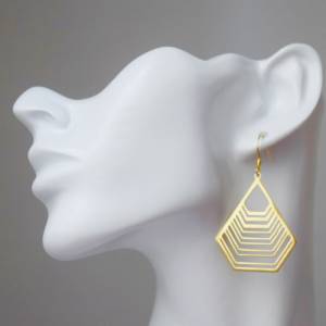 Große Filigrane Ohrhänger Gold, Polygon, Geometrische Ohrringe hängend, Anhänger Tropfen Ohrringe, vergoldete Edelstahl Bild 1