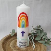 Taufkerze mit Regenbogen, Kreuz und Schleifenbänder, klassische Kerze -personalisiert- Bild 1