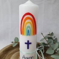 Taufkerze mit Regenbogen, Kreuz und Schleifenbänder, klassische Kerze -personalisiert- Bild 2
