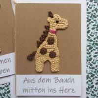 Glückwunschkarte zur Geburt kleine Giraffe gehäkelt mit Wunschtext Bild 2
