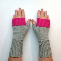Stulpen Größe S/M fingerlose Handschuhe mit Daumen in hellem Grau und Pink gestrickt Bild 2