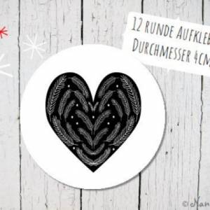 Herz mit Tannenzweigen auf 12 Papieraufklebern in schwarz-weiß 4cm rund Bild 2