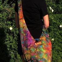 Tasche Handmade * Unikat * Muster / Motiv: Batik bunt * mit 1 Holzknopf * Umhängetasche * Shopper + Strandtasche * Bild 1