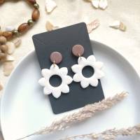 weiße Blumen Ohrringe, große Ohrringe, Statementohrringe aus Polymer Clay Bild 3