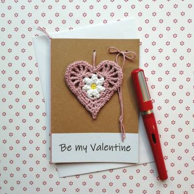 Grußkarte Valentinstag Herzensmensch Herz mit Blümchen gehäkelt mit Wunschtext