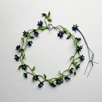 zweireihige Halskette mit zarten Gänseblümchen aus Baumwolle sehr fein gehäkelt mit Ring-Knebelverschluss Bild 4