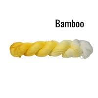 Handgefärbte Socken- und Tuchwolle mit Bambus, 4fädig, 100 g Strang, Farbe: Zitronen-Sahne-Bonbon Bild 1