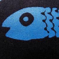 Fische. Turnbeutel, Bio Fairtrade Baumwolle, schwarz. Siebdruck handbedruckt. Bild 3