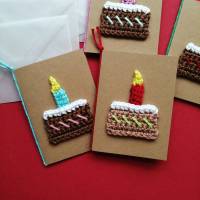 Mini-Geburtstagskarte Törtchen mit Kerze gehäkelt Bild 1