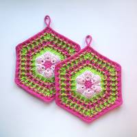 Zweier-Set Topflappen 70er Jahre Retrostyle in süßem Rosa-Pink-Grün im Waffelmuster als Hexagon aus Baumwolle gehäkelt Bild 2