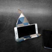 Handykissen / Sitzsack Pyramide DREIECKE - Smartphonestütze, Handyhalterung mit Kirschkernfüllung | RÄUBERKIND Bild 1