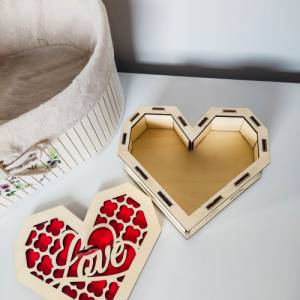 Geschenkbox Love aus Holz | Holzbox Geschenkverpackung mit Herz | Verpackung für Geschenke Bild 7