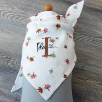 Individuell bedrucktes Musselintuch, Dreieckstuch mit Deinem Wunschnamen im Herbstlaubdesign Bild 2