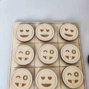 Tic Tac Toe Spiel "Emoji" aus Holz | Brettspiel mit süßen Figuren | Holzspiele für Familie | Geschenke für Kinde Bild 3