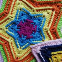 Zweier-Set Topflappen Stern in kunterbunten Farben aus Baumwolle gehäkelt Bild 1