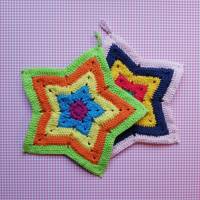 Zweier-Set Topflappen Stern in kunterbunten Farben aus Baumwolle gehäkelt Bild 3