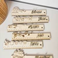 Holzlineal 20cm für Kinder mit Namen | Süßes Lineal aus Holz für die Schultüte | Geschenke zur Einschulung Bild 1