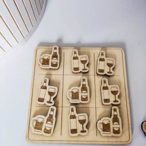 Tic Tac Toe Spiel "Bier & Wein" aus Holz | Brettspiel mit lustigen Figuren | Holzspiele für Erwachsene | Geschen Bild 2