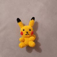Pokemon Pikachu gehäkelt als Kuscheltier, Spielzeug, Fanartikel und Anhänger Bild 2
