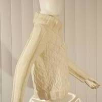 handmade Damen-Rollkragenpullover mit Lochmuster in offwhite Bild 9