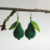 Ohrringe Birne grün glitzernd mit Blatt sehr fein aus Baumwolle gehäkelt mit Silber-Ohrhaken Bild 2