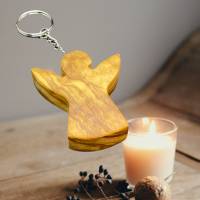 Schlüsselanhänger Schutzengel personalisierbar Handschmeichler aus Olivenholz Engel Bild 1