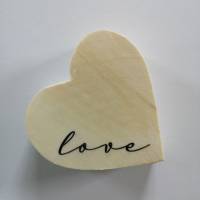 Love auf einem Holzherz, Spruchschild Herz, Dekoherz Bild 1