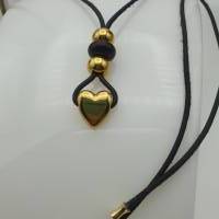 Lange Leder-Halskette in schwarz-gold mit Herz, 90 cm lang mit Schiebeverschluss Bild 2