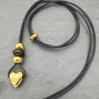 Lange Leder-Halskette in schwarz-gold mit Herz, 90 cm lang mit Schiebeverschluss Bild 4