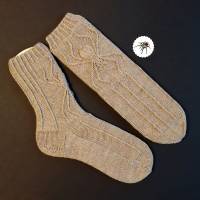 Spider-Socken Größen 38 bis 43 mit eingearbeitetem Spinnen-Relief in warmen Grau für Frau oder Mann gestrickt Bild 2