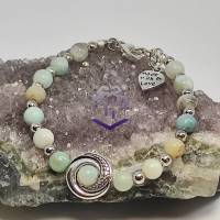 Naturstein Armband  aus Chalcedon Perlen und Metallelementen, mit Herzchen-Verschluss und Herz Charm Bild 6