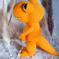 Handgefertigtes gehäkeltes Kuscheltier T-Rex Dino aus Baumwolle, Geschenk zu Ostern Geburtstag, Schuleinführg für Kinder Bild 7