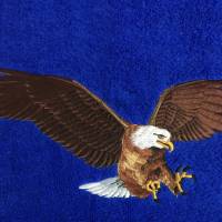 Handtuch mit großem Adler / Greifvogel Motiv bestickt / Tolle Geschenkidee / Personalisiert mit Namen Bild 1