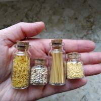 Set von 4 Miniatur-Gläsern gefüllt mit Pasta Spaghetti Essen für Puppenhaus und Puppen Bild 3