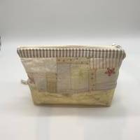 Kulturtasche, cemeweiß-gold im Patchwork-Stil kombiniert mit waschbarem Papier Bild 3