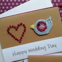 Hochzeitskarte Vögelchen gehäkelt und Herz gestickt mit Wunschtext Bild 1