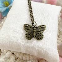 Le Papillon - Messingfarbene Halskette mit Schmetterling Bild 1