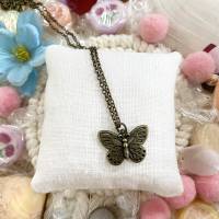 Le Papillon - Messingfarbene Halskette mit Schmetterling Bild 4