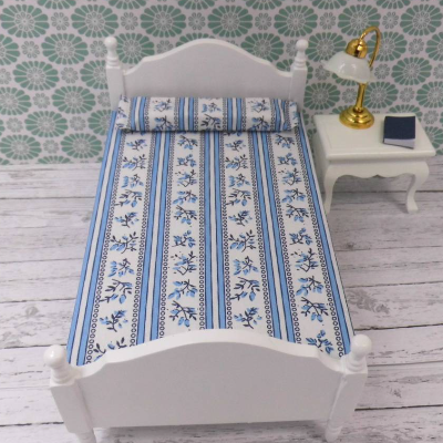 Miniatur Bett mit Matratze  für das Puppenhaus oder zur Dekoration oder zum Basteln - Puppenhaus