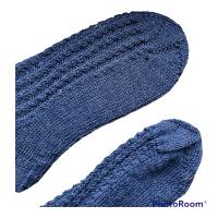Wollsocken handgestrickt, Socken in Gr. 42/43 mit einem Mini Zopfmuster in Blautöne, Haussocken, Kuschelsocken Bild 6