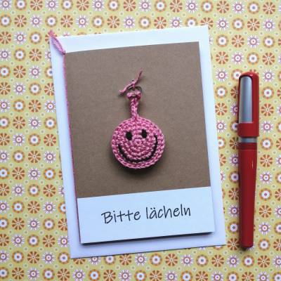Grußkarte Bitte Lächeln gehäkelt mit Wunschtext