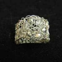 Damen-Silberring gehäkelt aus Draht mit funkelnden silberfarbenen böhmischen Kristallen Bild 3