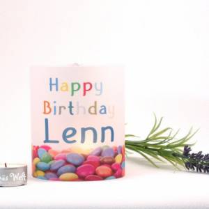 DIY personalisiertes Windlicht zum Geburtstag mit Namen Happy Birthday bunt Schokolinsen Lichthülle zur Tischdekoration Bild 1