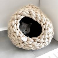 Katzenhöhle - Hundehöhle "Emma" - aus dickem, kuscheligen gefüllten BioBaumwollgarn Bild 1