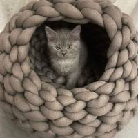 Katzenhöhle - Hundehöhle "Emma" - aus dickem, kuscheligen gefüllten BioBaumwollgarn Bild 6