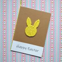 Frohe Ostern Happy Easter mit Häschen gehäkelt mit Wunschtext Bild 3