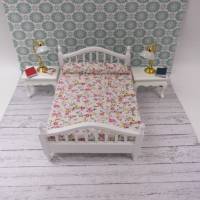 Miniatur Bett mit Matratze  und Nachttische für das Puppenhaus oder zur Dekoration oder zum Basteln - Puppenhaus Bild 1